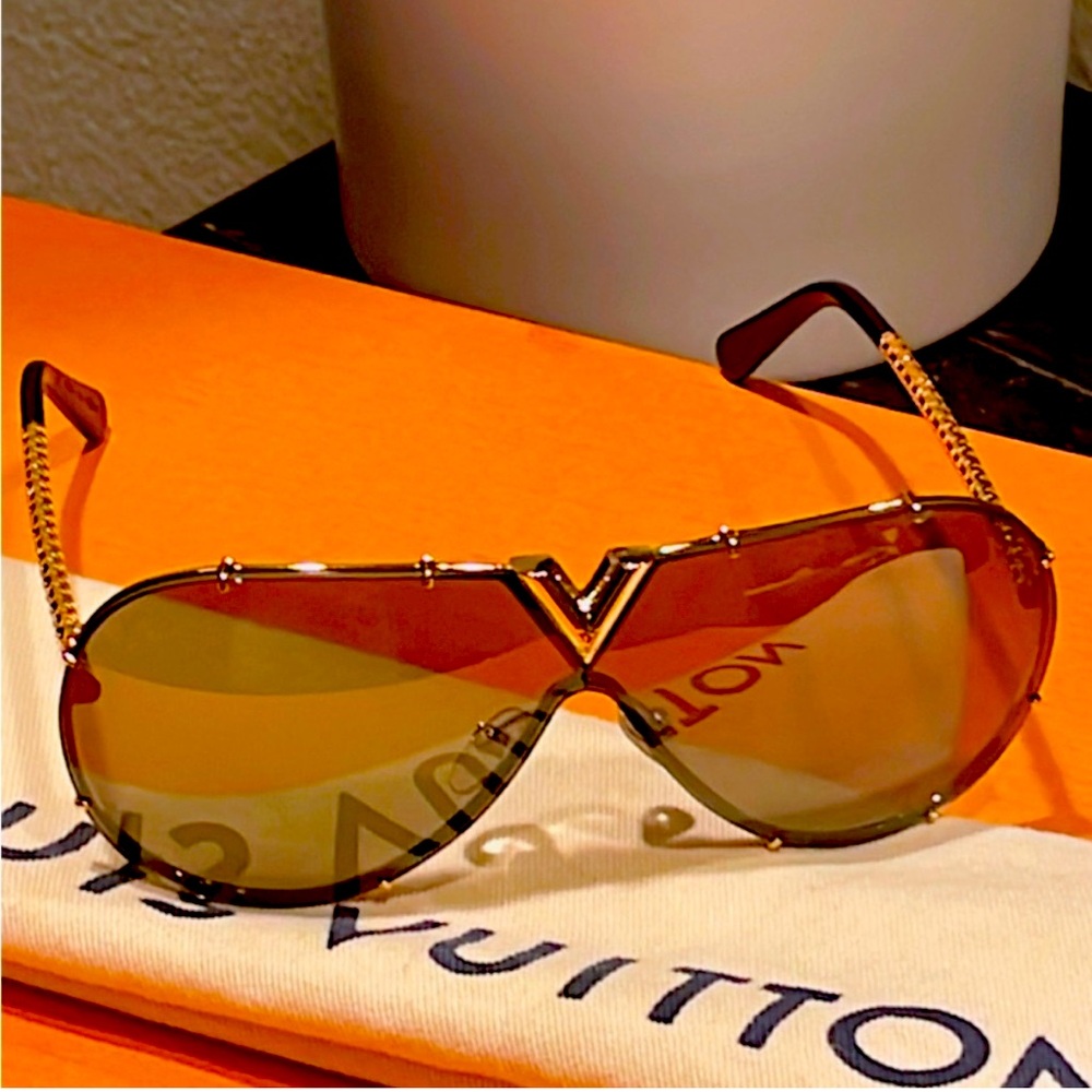 💯% Authentic Louis Vuitton LV Drive Sunglasses ✨